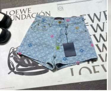 New fashionable women's shorts