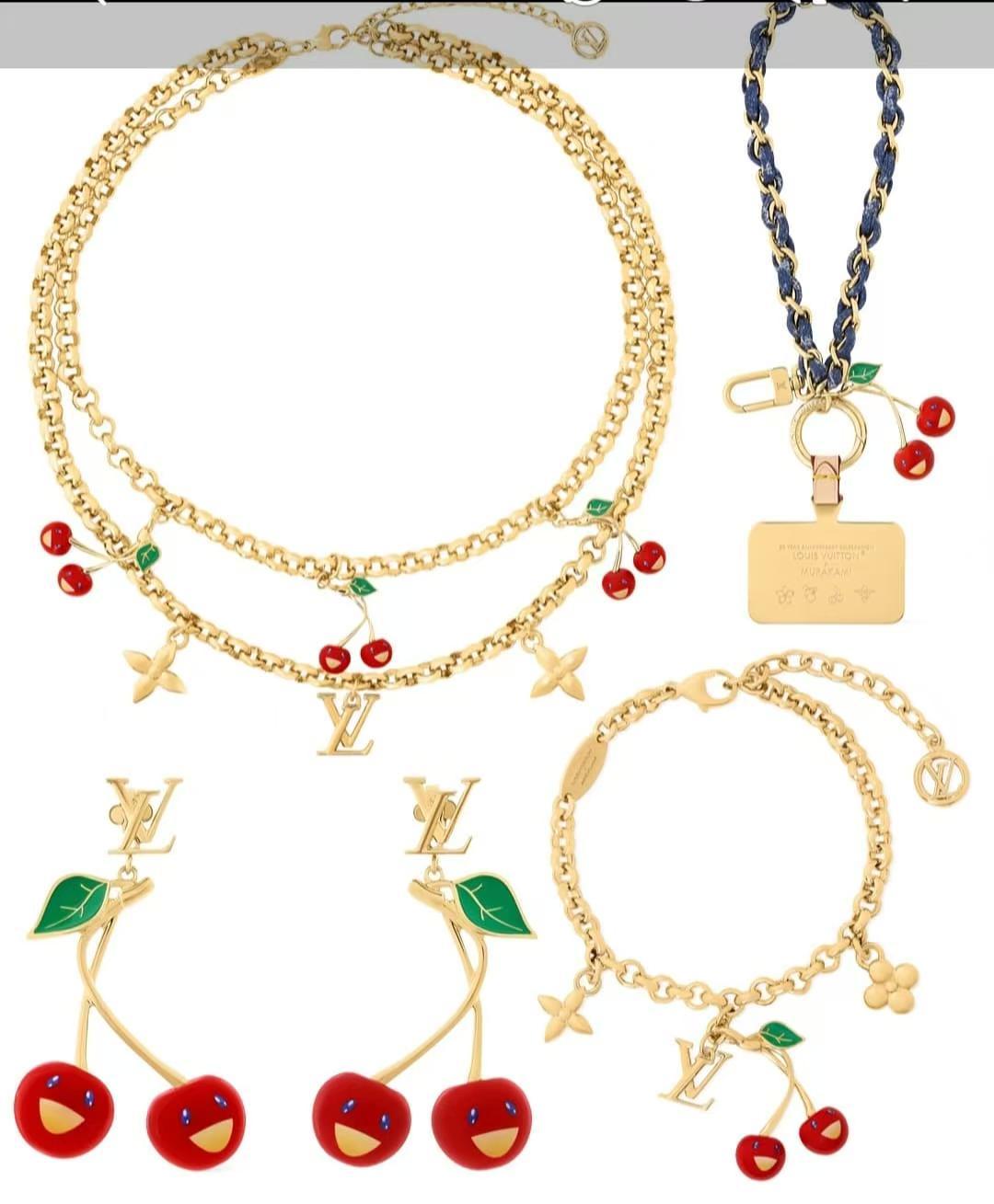 New trendy necklaces, bracelets, earrings