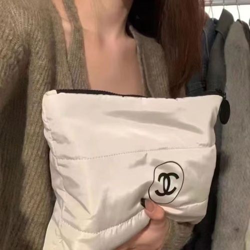 Fashionable makeup bag storage bag
