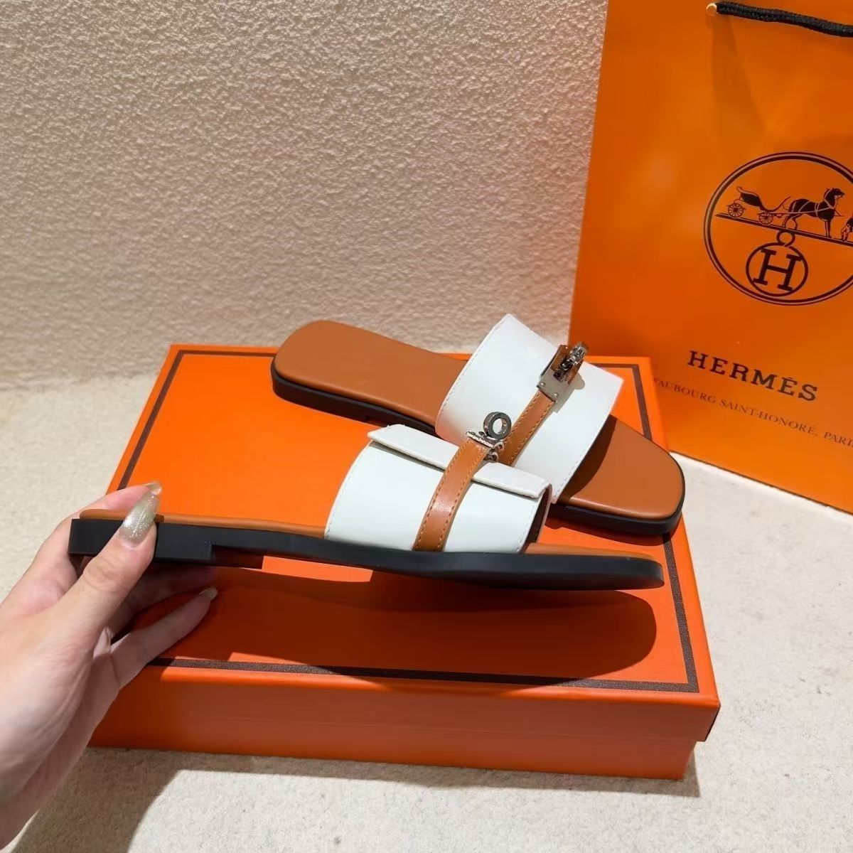 New arrivals of women's slippers(WITHOUT BOX)