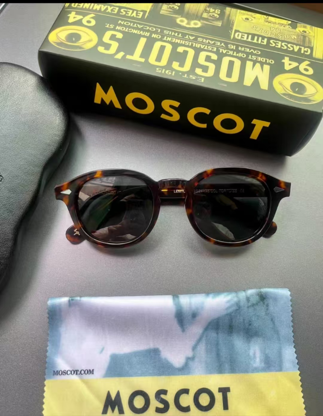 New Fashion Trend Black Super Sunglasses Retro Street Sunglasses(WITH BOX)