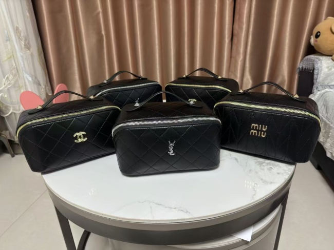 New fashionable women's makeup bag and wash bag