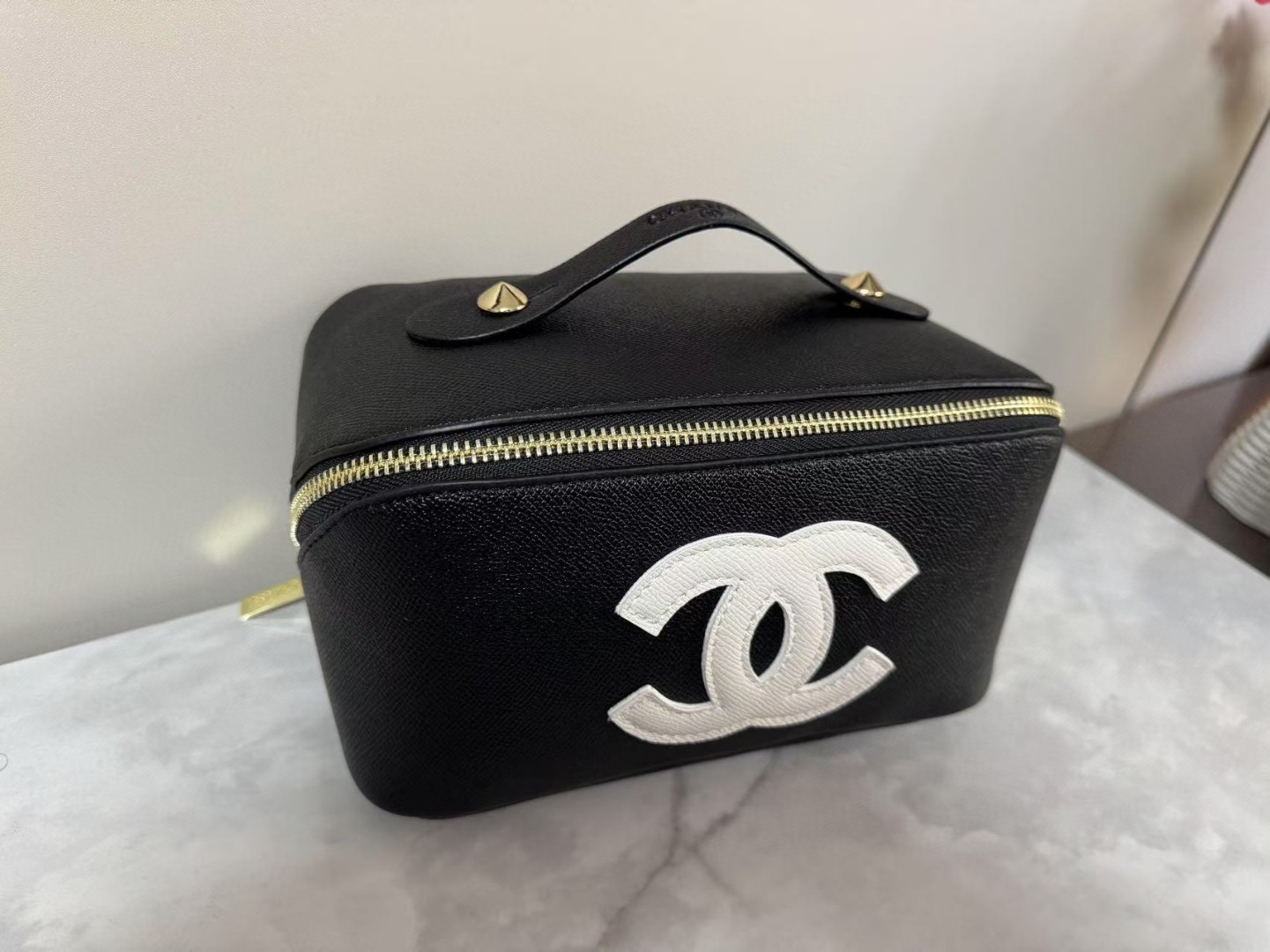New fashionable women's makeup bag and wash bag
