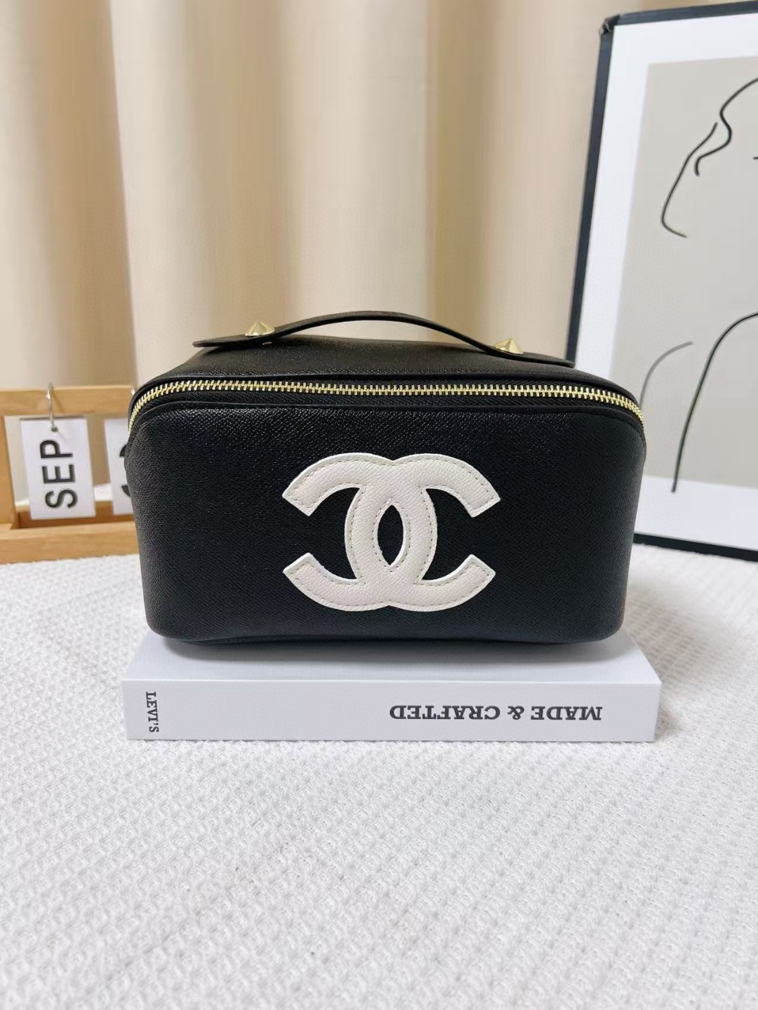 New fashionable women's makeup bag and wash bag