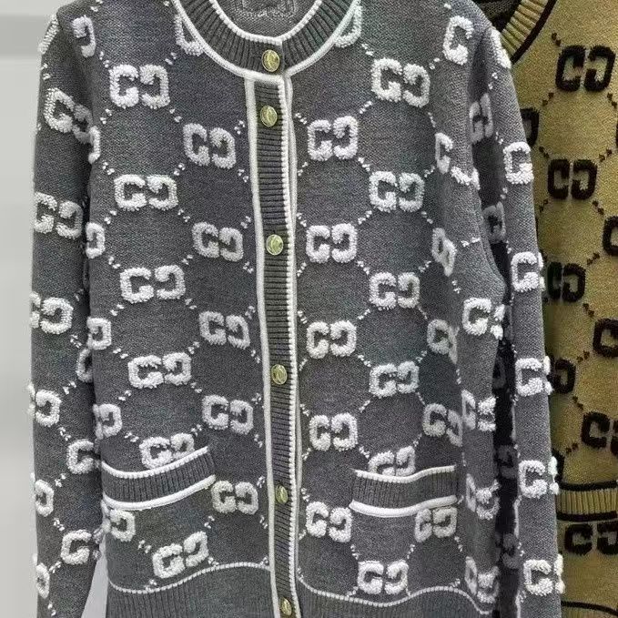 New Fashionable women's knitted sweater