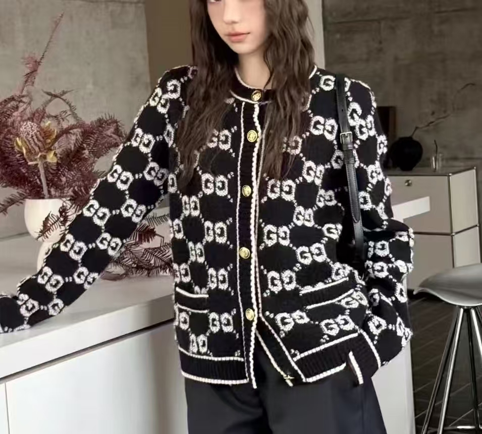 New Fashionable women's knitted sweater