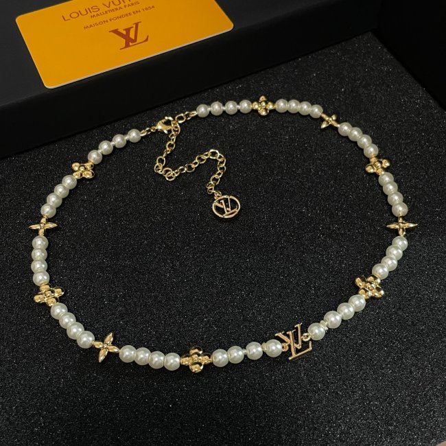 New pearl necklace and bracelets
