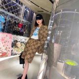 New fashionable suit