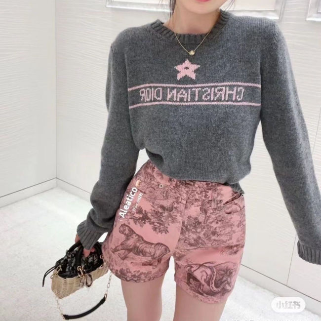 Winter college style slim fitting  long sleeved knitted sweater