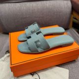 New fashionable women's slippers(WITHOUT BOX)