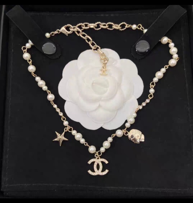 Women's Fashion Zircon White Copper Necklace