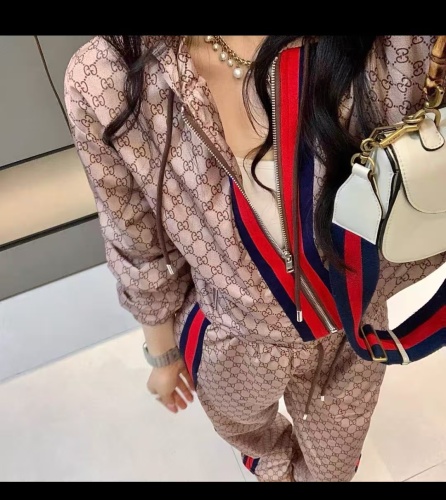 New women's sports suit