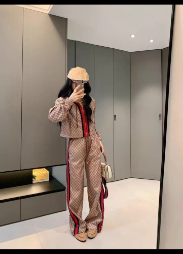 New women's sports suit