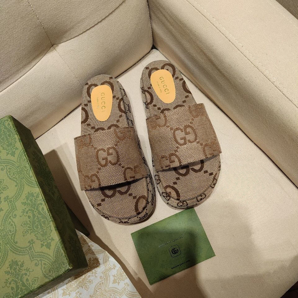 New fashionable women's slippers(WITHOUT BOX)