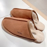 Newly arrived fashionable MEN'S and women's slippers