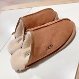 Newly arrived fashionable MEN'S and women's slippers
