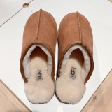 Newly arrived fashionable MEN'S and women's slippers