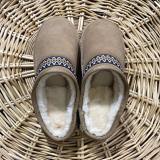 Newly arrived fashionable MEN'S and women's slippers