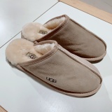 Newly arrived fashionable MEN'S and women's slippers