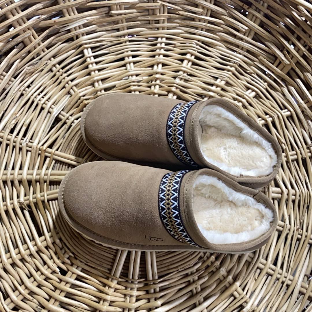 Newly arrived fashionable MEN'S and women's slippers
