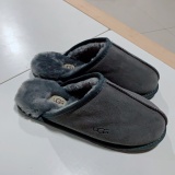 Newly arrived fashionable MEN'S and women's slippers