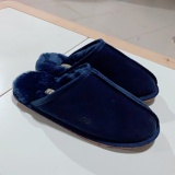 Newly arrived fashionable MEN'S and women's slippers