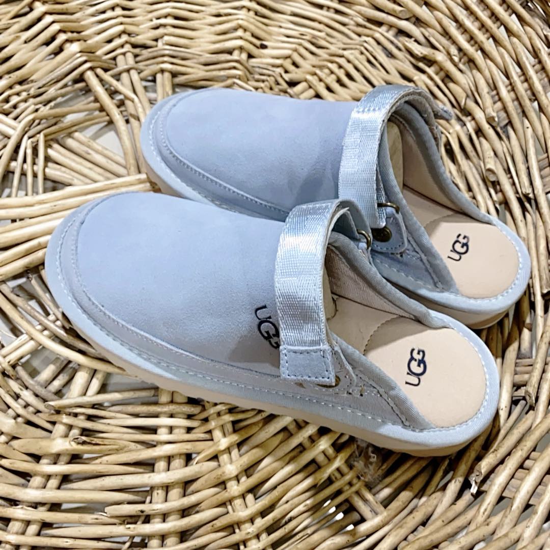 Newly arrived fashionable MEN'S and women's slippers