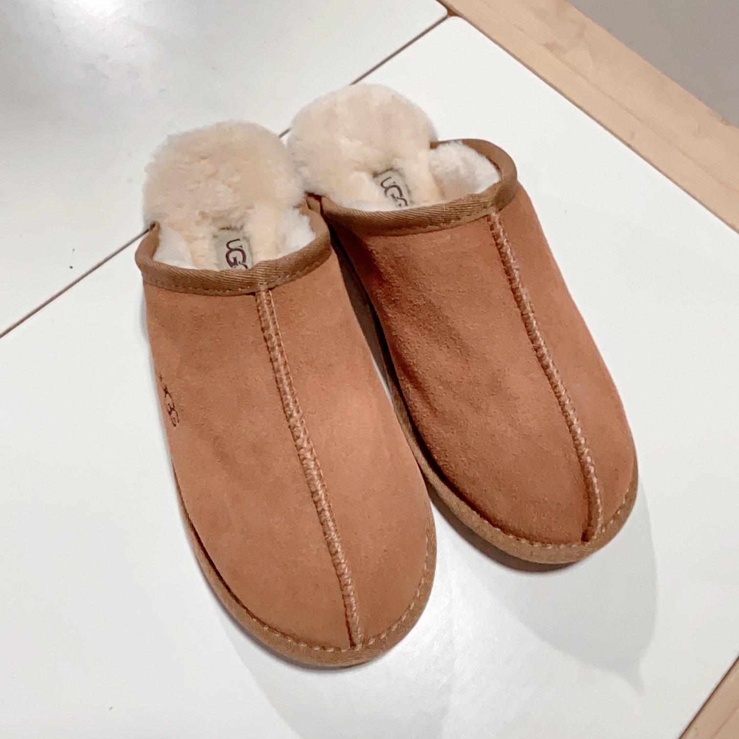 Newly arrived fashionable MEN'S and women's slippers
