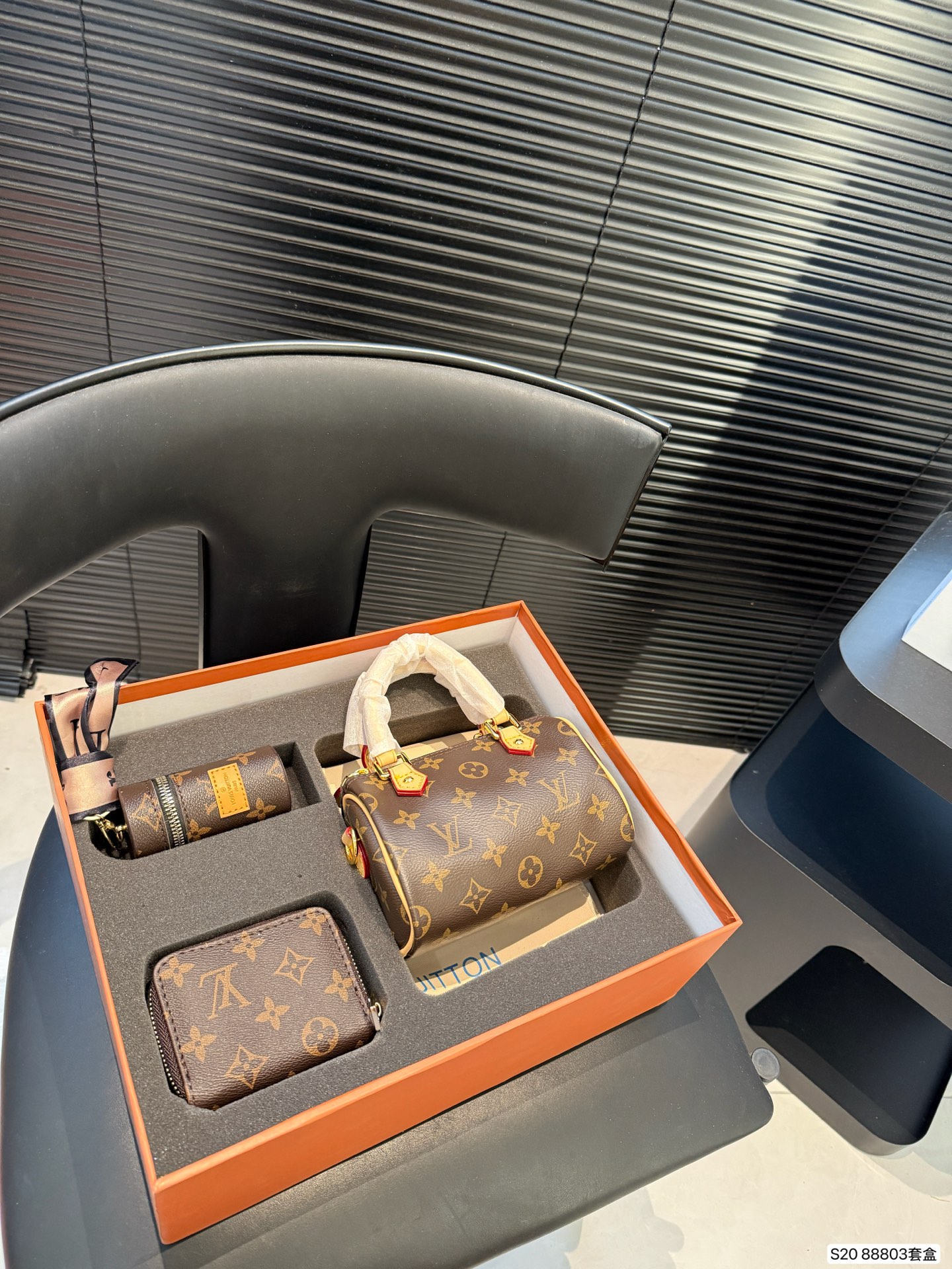 Latest gift box set, fashionable shoulder bag card bag combination, full set of plastic packaging (with box)