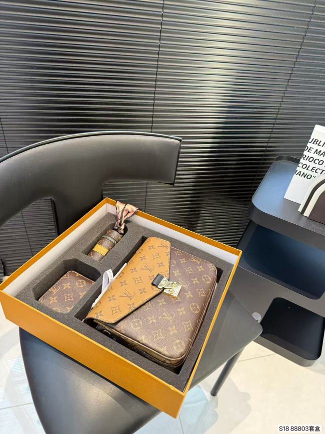 Latest gift box set, fashionable shoulder bag card bag combination, full set of plastic packaging (with box)