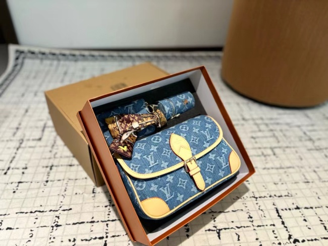 Latest gift box set, fashionable shoulder bag card bag combination, full set of plastic packaging (with box)