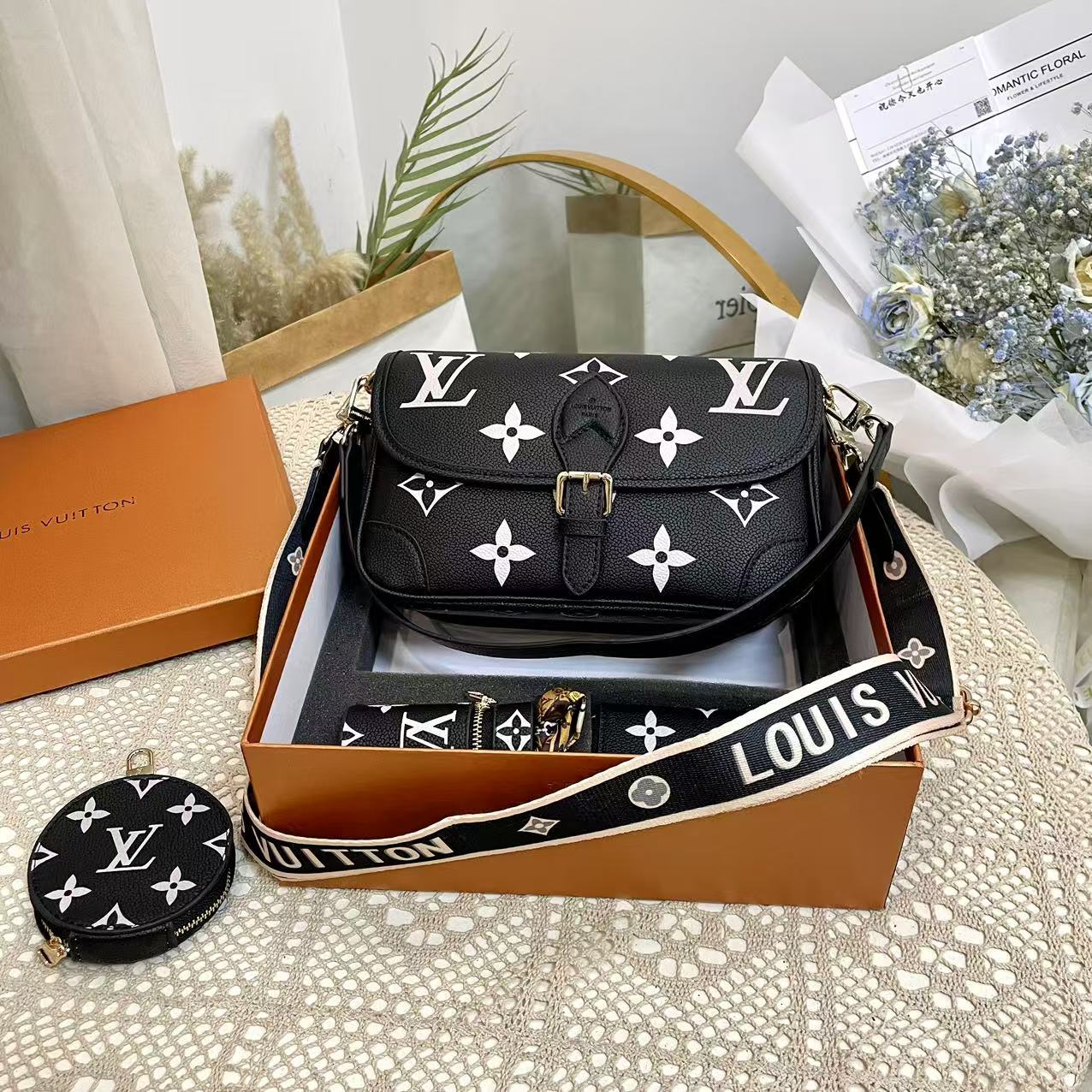 Latest gift box set, fashionable shoulder bag card bag combination, full set of plastic packaging (with box)