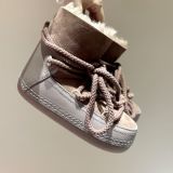 New fashionable sports shoes