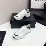 New fashionable sports shoes