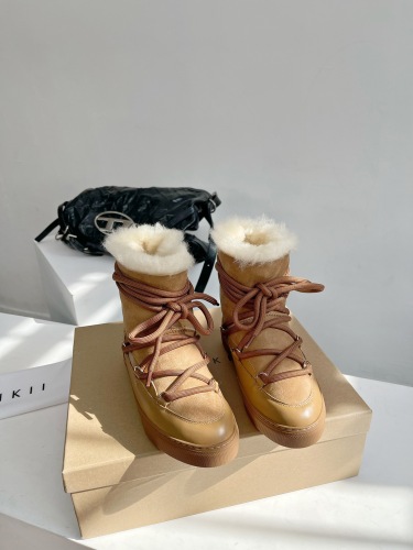 New fashionable sports shoes