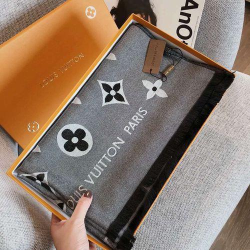 (Christmas gift with box)High Quality Girls Ladies Luxury Shawl Wrap Warm Long Scarves Classical Soft Fringe