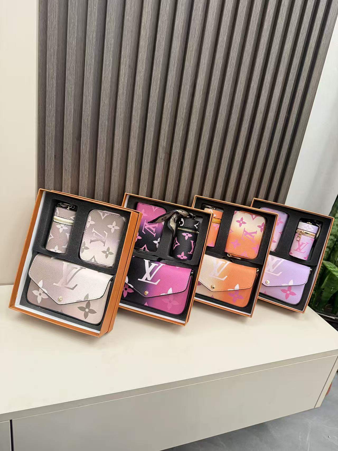 Latest gift box set, fashionable shoulder bag card bag combination, full set of plastic packaging (with box)
