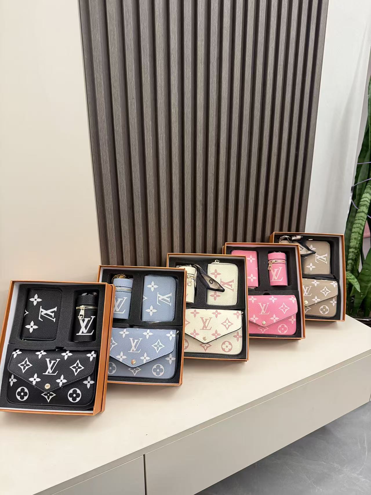 Latest gift box set, fashionable shoulder bag card bag combination, full set of plastic packaging (with box)