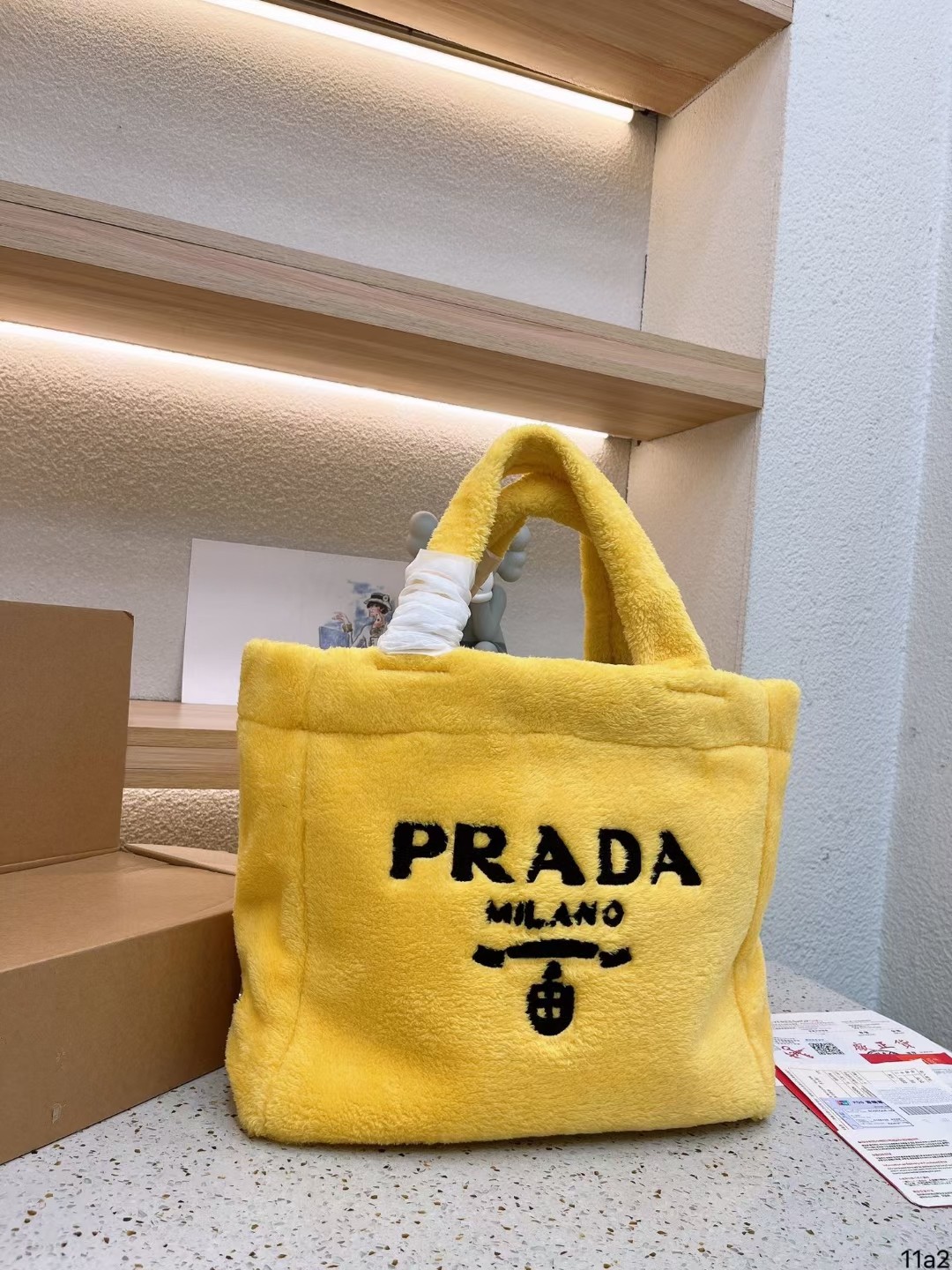 Fashionable shoulder bag for ladies