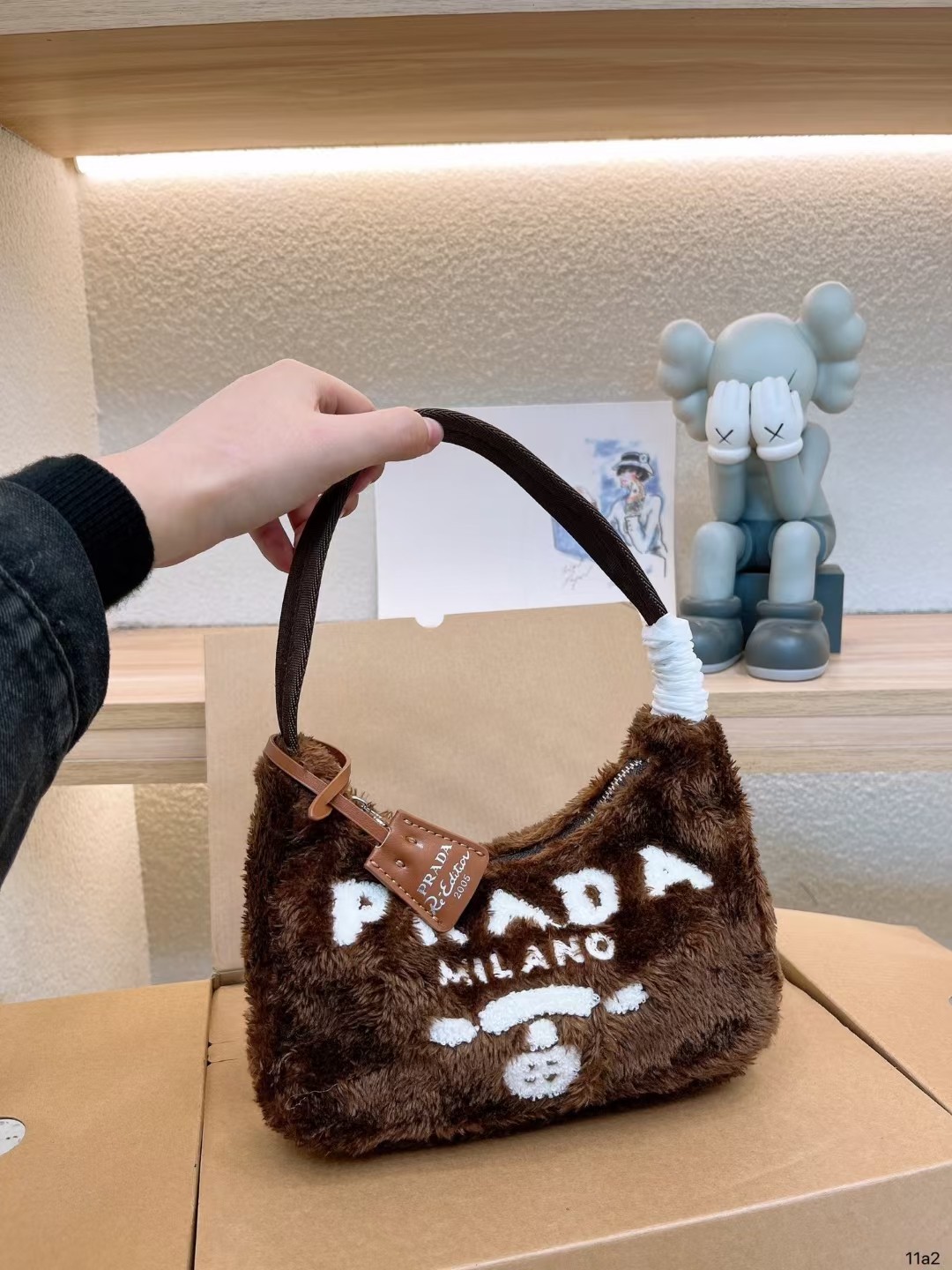 Fashionable shoulder bag for ladies