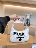 Fashionable shoulder bag for ladies
