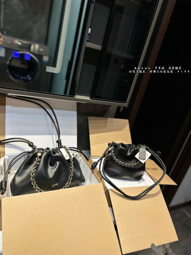 Fashionable shoulder bag for ladies(WITH BOX)