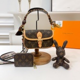 Latest gift box set, fashionable shoulder bag ,card bag combination, full set of plastic packaging (with box)