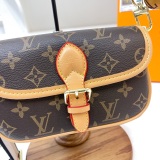 Latest gift box set, fashionable shoulder bag ,card bag combination, full set of plastic packaging (with box)