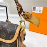 Latest gift box set, fashionable shoulder bag ,card bag combination, full set of plastic packaging (with box)