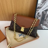 Ladies' fashion handbag