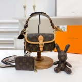 Latest gift box set, fashionable shoulder bag ,card bag combination, full set of plastic packaging (with box)