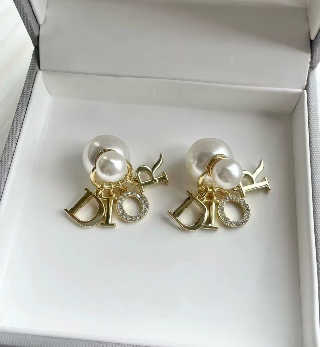 Fashionable earrings