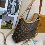 Ladies' fashion handbag(WITH BOX)