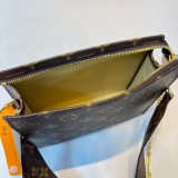 New fashionable women's makeup bag and wash bag(NO BOX)